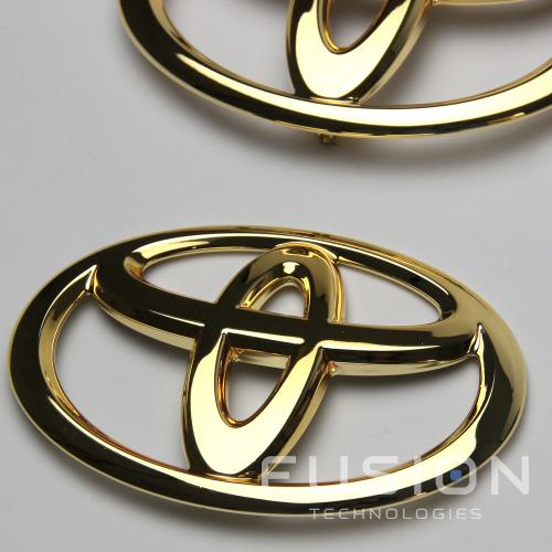 Шильдики Toyota в золото
